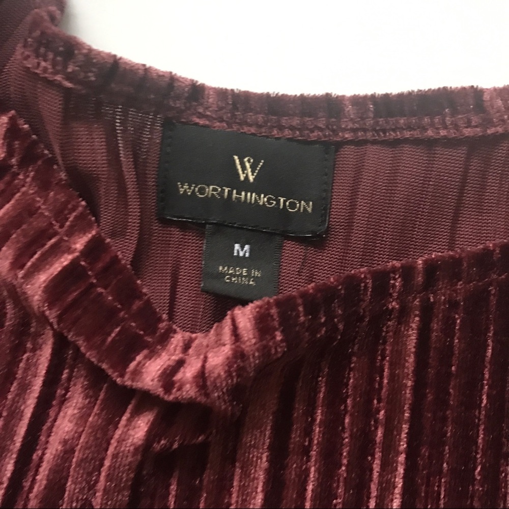 NWT crushed velvet top with ruffle shoulder - Picture 5 of 8